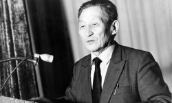 Жарыгы калган жылдыздар: Белгилүү тилчи, адабиятчы Зияш Бектенов