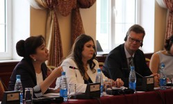 Күндүн темасы: "Аялдардын ар кыл тармактагы укуктары" 