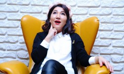 Назэль: "Күйөө издейм" чыгармасынан кийин  жигитим  менен таарынышып кеттим" (аудио)