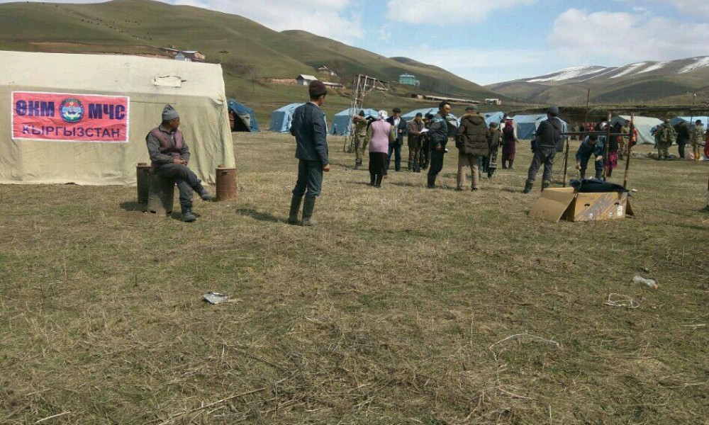  В селе Ничке-Сай побывали депутаты Жогорку Кенеша