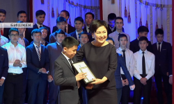 Окуучулар арасындагы республикалык олимпиаданын жеңүүчүлөрү сыйланды 