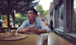 Адилет Азимов: “ Жеңил, элге бат сиңе турган ырларды жаздыруу керек” (аудио)