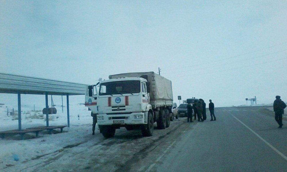 МЧС: в долину Ак-Сай доставили гуманитарную помощь