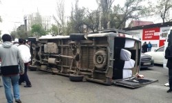 Күндүн темасы: "Борбордогу жол кыймылы качан жөнгө салынат?"