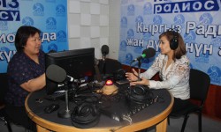 Нуриза Абазова: Куурчак театрында иштегим келип жүрөт (аудио)