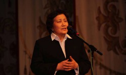 Поэзия мүнөттөрү: Бактыгүл Чотурованын ырлары (аудио)