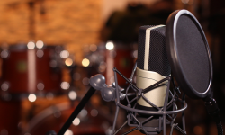 «Топ Хит» программасындагы 10 мыкты ырдын арасынан сизге жакканын тандап добуш бериңиздер!