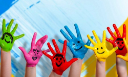 Белгилүүлөрдү бала кезиндеги  сүрөтүнөн тааный аласызбы?