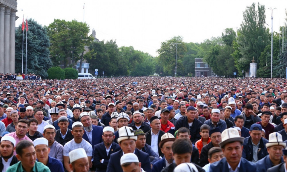 Телекүзөт: Айт намазга куралдар менен келгендер кармалды