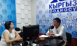 Атахан Кожогулов: Акындыктын окуусу жок,  эненин сүтү менен келет (аудио)