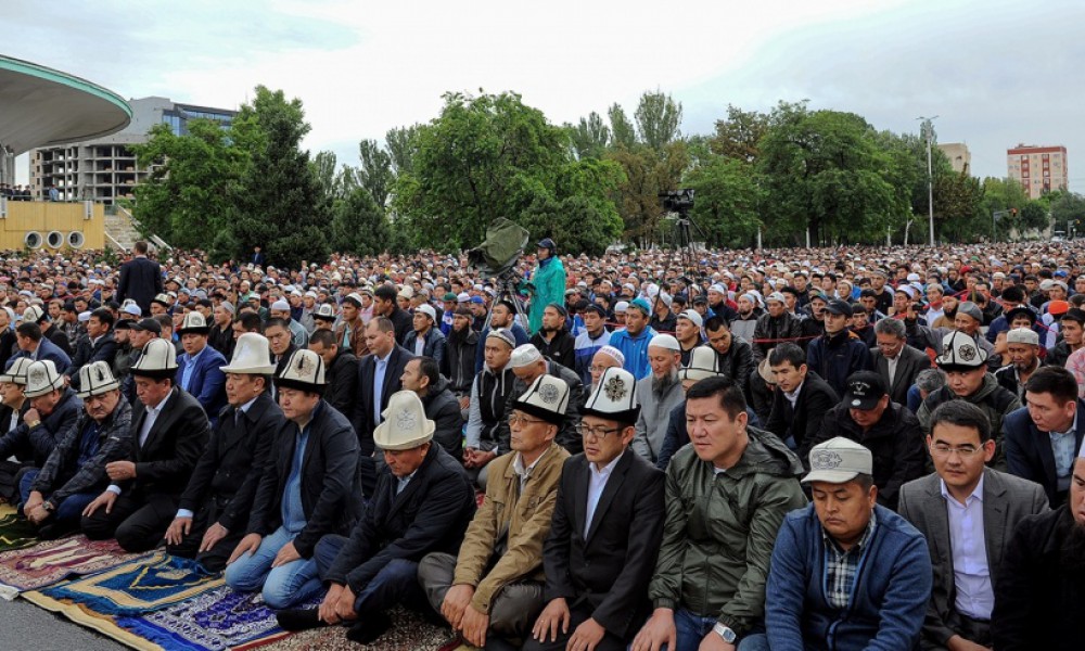 Айт намазы 25-июнь күнү саат 7:30да борбор калаанын эски аянтында өтөт