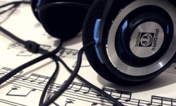 «Топ Хит» программасындагы 10 мыкты ырдын арасынан сизге жакканын тандап добуш бериңиздер!