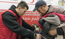 В Бишкеке появились "ящики добра" для одежды нуждающимся