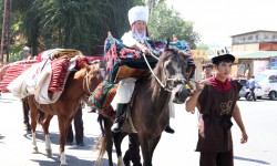 Ош шаарында эски жөрөлгө менен “Кербен сарай” жүрүш алды 