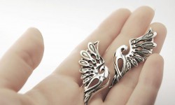 Кызык... Бул күмүш сөйкө кимдики? (аудио)