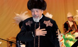 Нурак Абдырахмановдун 70 жылдыгына карата комузчулардын республикалык сынагы болот