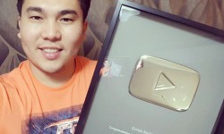 Э.Нурбаев YouTube каналынын күмүш баскычына ээ болду