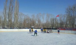 Жумгалда кыргыз хоккейинин жыйырма жылдыгынын урматына мелдеш болуп өттү