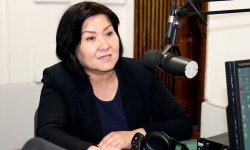 Күндүн темасы: Мектептерде окуучуларга уюлдук телефон көтөрүүгө тыюу салуу керекпи?