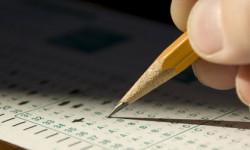 АКШда мектеп бүтүрүүчүсү 115  жогорку окуу жайга тапшырып, 113нө өтүп кетти