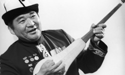 15 жашында Алымкул Усөнбаев менен айтышып тушоосун кескен Эстебес Турсуналиев