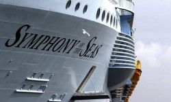 Дүйнөдөгү эң чоң кеме алгачкы каттамга чыкты (видео)