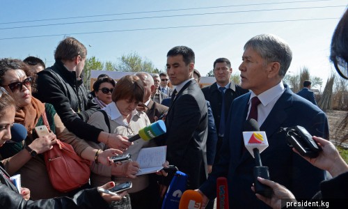  А.Атамбаев ответил на вопросы журналистов