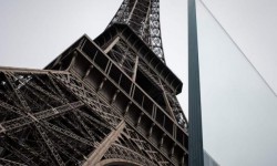 Париждеги Эйфель мунарасы коргоого муктаж