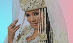 Райхан Абдувалиева: Кесиптештериме сахнанын ханышасы эмес, үйдүн ханышасы болгула деп айтып келем