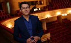 Ырдайлы достор ырдайлы: Жердештерим чыгармачылыгымды колдоп, телефондон тарта машина, үй дагы белек кылышты.