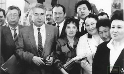 Мугалимдик кесипти да аркалаган Айтматов