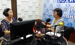 Мээрим Көлбаева: Бир эле мезгилде ыр курап, комуз менен төгүп жаткан жаш акындарды колдош керек 