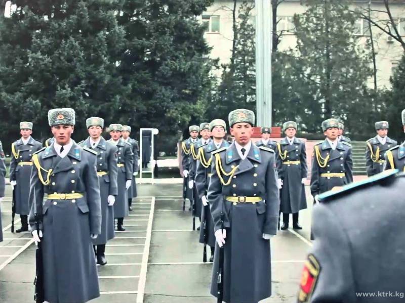 Жаш жоокерлер тууну коргошот
