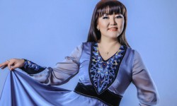 Ырчы Элмира Кайып кызын жолдошу Бейшенбек Ишенов эскерет