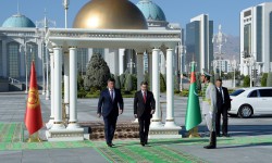 Президент Сооронбай Жээнбеков находится с государственным визитом в Туркменистане