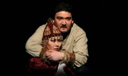 КР эмгек сиңирген артисти Марат Козукеевди жубайы Айсалкын Кыйыкбаева эскерди