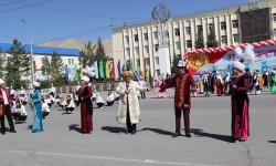 Главный государственный праздник широко отметили и в регионах Кыргызстана