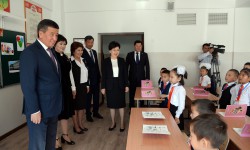 Президент С. Жээнбеков Ак-Ордо конушундагы жаңы мектептин ачылышына катышты