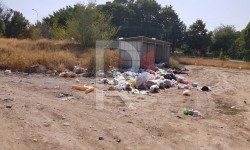 Элдик репортер: Көк-Жар жаңы конушунун тургундары таштанды төгүүчү жайдын жоктугуна нааразы