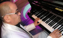 "Эфирдеги экөө": “Мекен  темасындагы  патриоттук ырларды  жараткым келет”