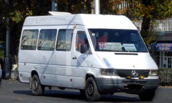 Элдик репортер: Элди көзгө илбей уят сөздөр менен сөгүнгөн маршруттук таксинин айдоочусу 