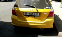 Элдик репортер: Аялдаманы унаа токтоочу жайга айландырган таксисттер