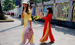 "Улуттук кийимдер": Аозай Вьетнам  өлкөсүндө эң популярдуу айымдардын улуттук костюму