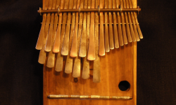 "Кубулжуйт элдик аспаптар": Мадагаскар эли сүйгөн калимба 