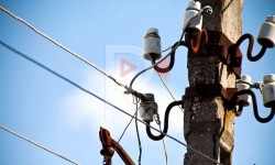 Элдик репортер: Балкондун жанынан өткөн электр чубалгысы кооптуулук жаратууда