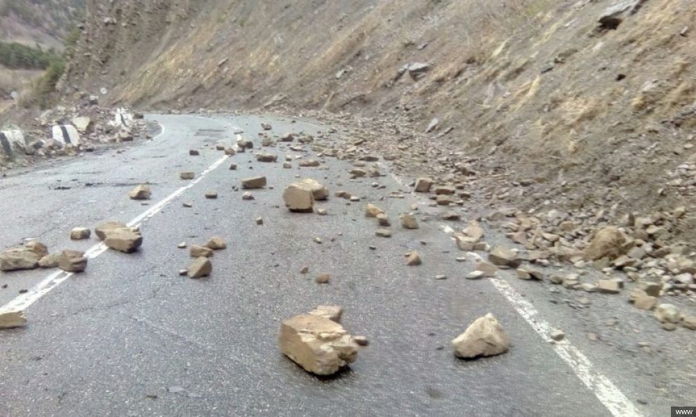 В Боомском ущелье проводится принудительный спуск камней