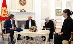 Президент Темир Жумакадыровдун ата-энеси жана жубайы менен жолугушту