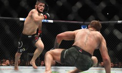 Бой легенд UFC закончился победой Хабиба Нурмагомедова