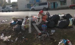 Элдик репортер: Акимчиликтин алдында үйүлгөн таштанды
