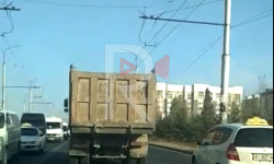 Элдик репортер: Шаардын  көчөлөрүн оор жүк ташыган унаалар талкалап жатат